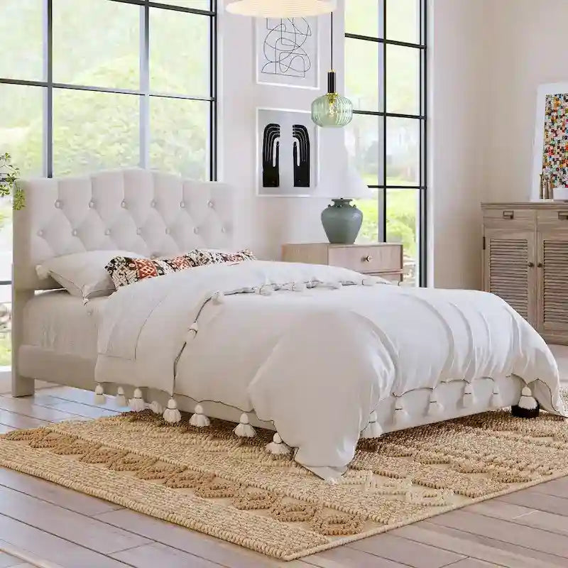 Cadre de lit plateforme avec tête de lit incurvée en selle, lit plateforme de style royal médiéval moderne avec détails capitonnés en losange