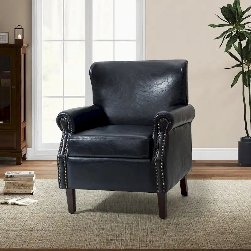 Fauteuil en cuir de transition avec accoudoirs roulés cloutés