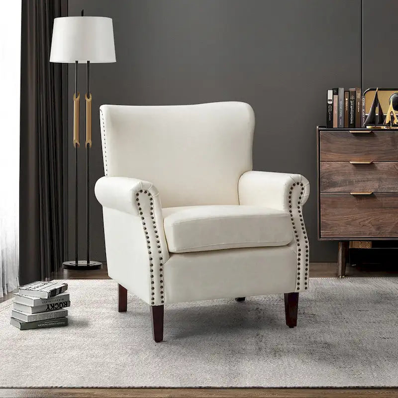 Fauteuil en cuir de transition avec accoudoirs roulés cloutés