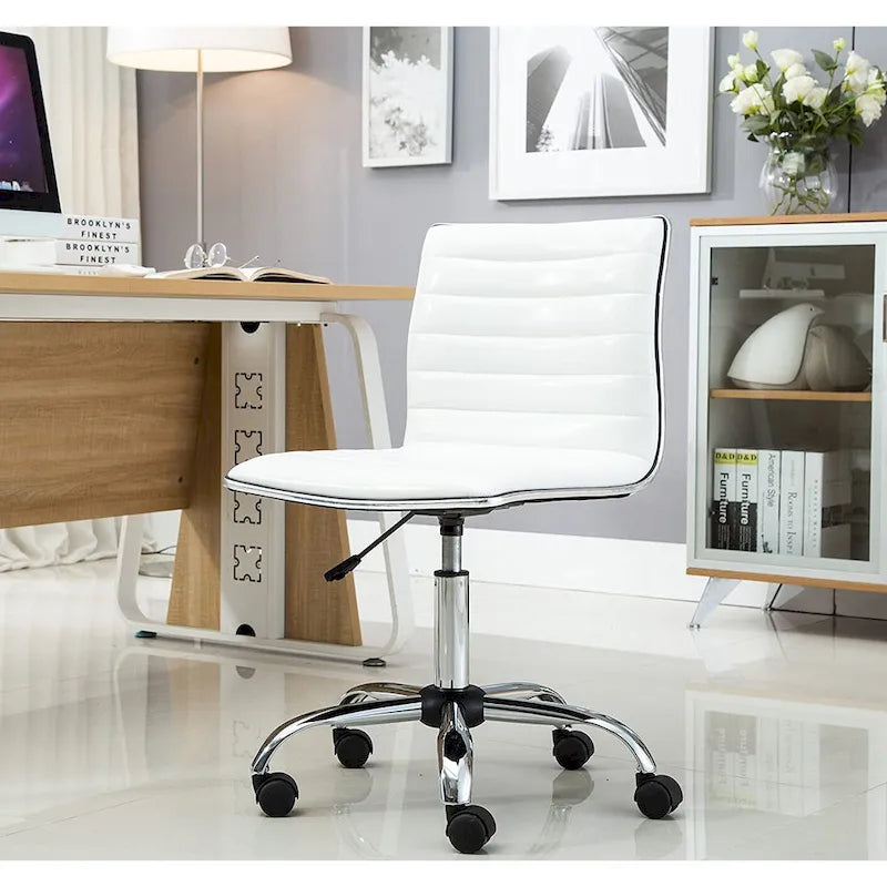 Chaise de bureau blanche en cuir nervuré sans bras à dossier mi-hauteur et pivotante