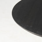 Table sur pied avec détails - 24 H x 20 L x 20 P